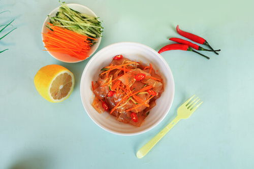 一碗家常滋味——羊肉青菜面與中國涼皮的飲食風(fēng)情