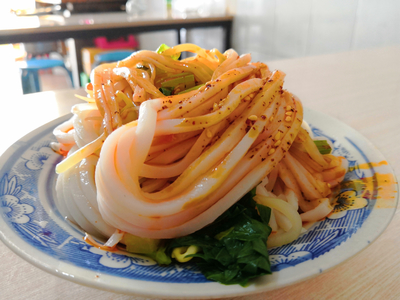 西安涼皮走紅網(wǎng)絡(luò)，價(jià)格是否水漲船高？